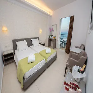 Astron Hotel 3*